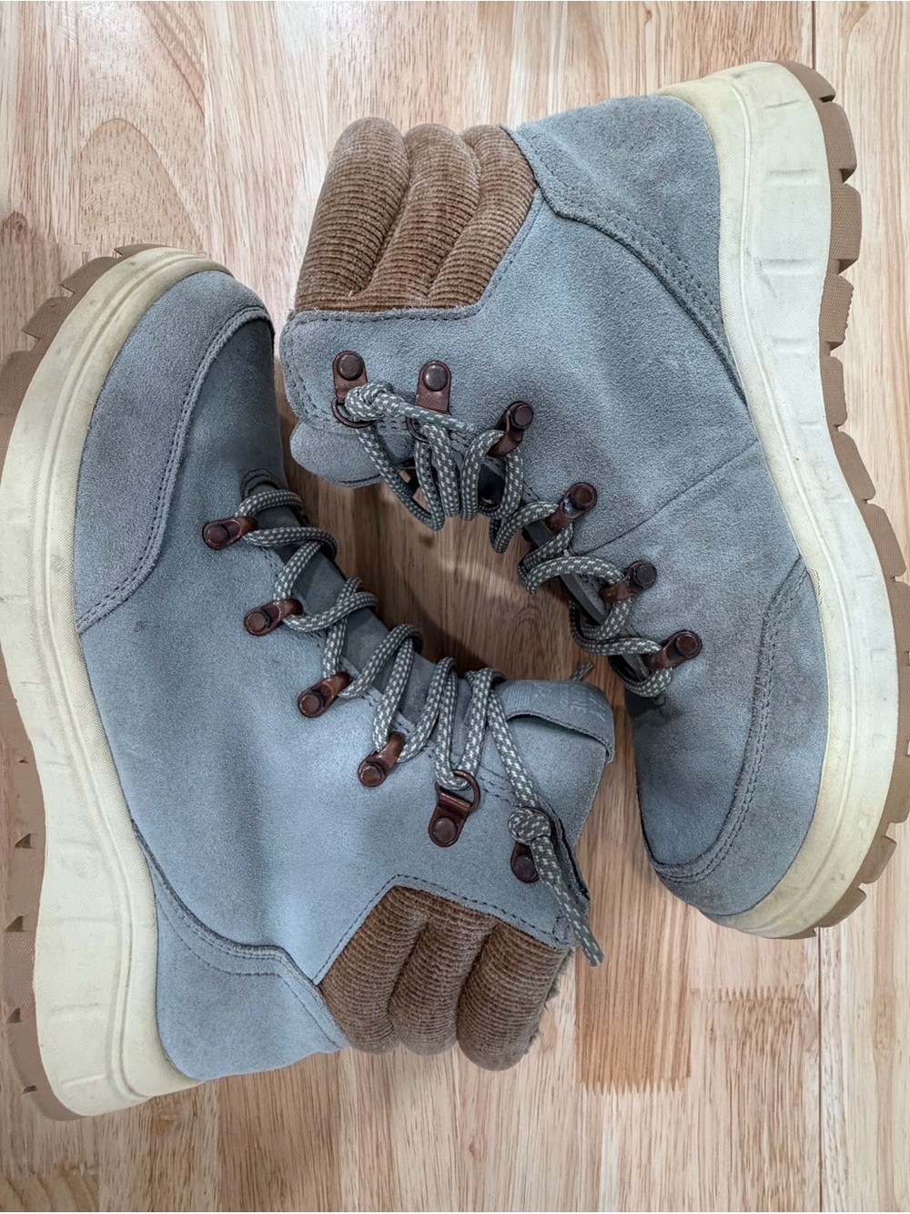 Roxy Light Gray Suede Lace-Up Hiking Ankle Boots with Brown Collar